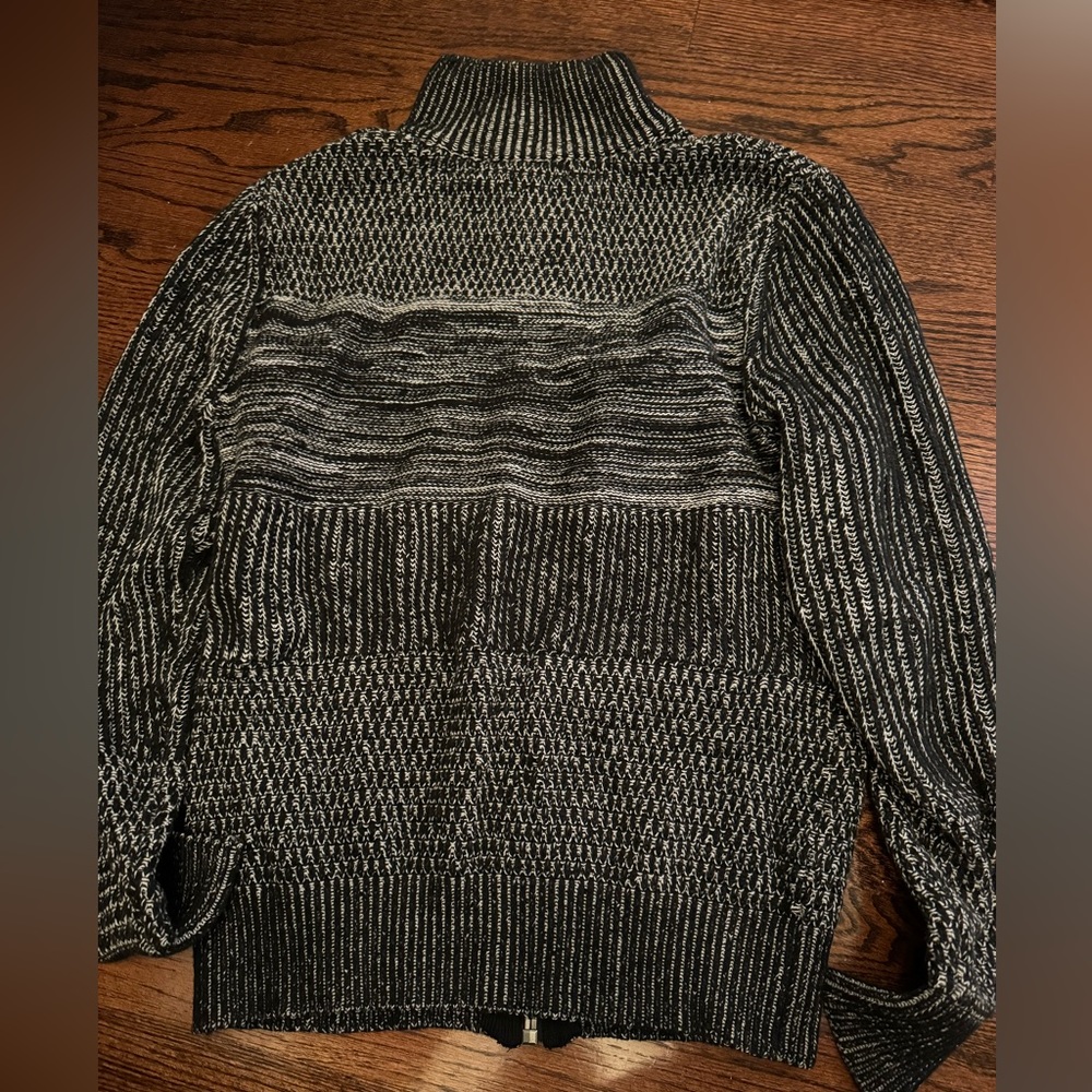Guess zip up - Picture 2 of 3